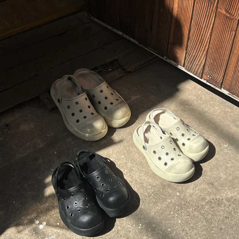 Mickey Big Shoes Old Dirty Shoes Retro Style Hole Shoes Sandals Summer Slippers Casual Thick-soled Baotou Sandals Mickey Big Shoes Old Dirty Shoes Retro Style Hole Shoes Sandals Summer Slippers Casual Thick-soled Baotou Sandals