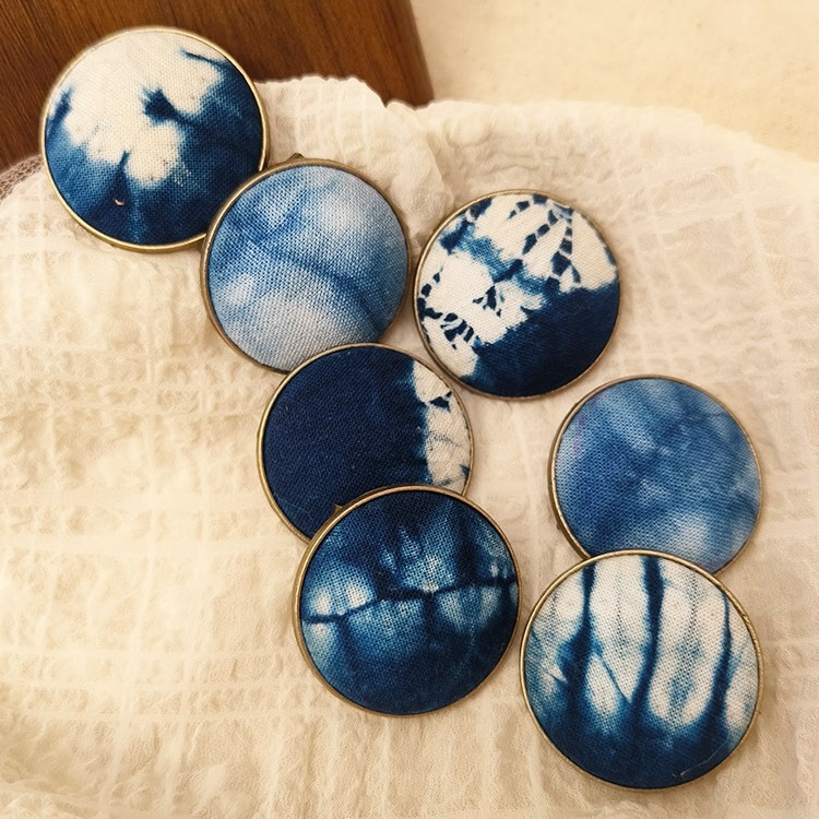 全手工植物染传统原创设计扎染圆形胸针胸口装饰物复古几何图形