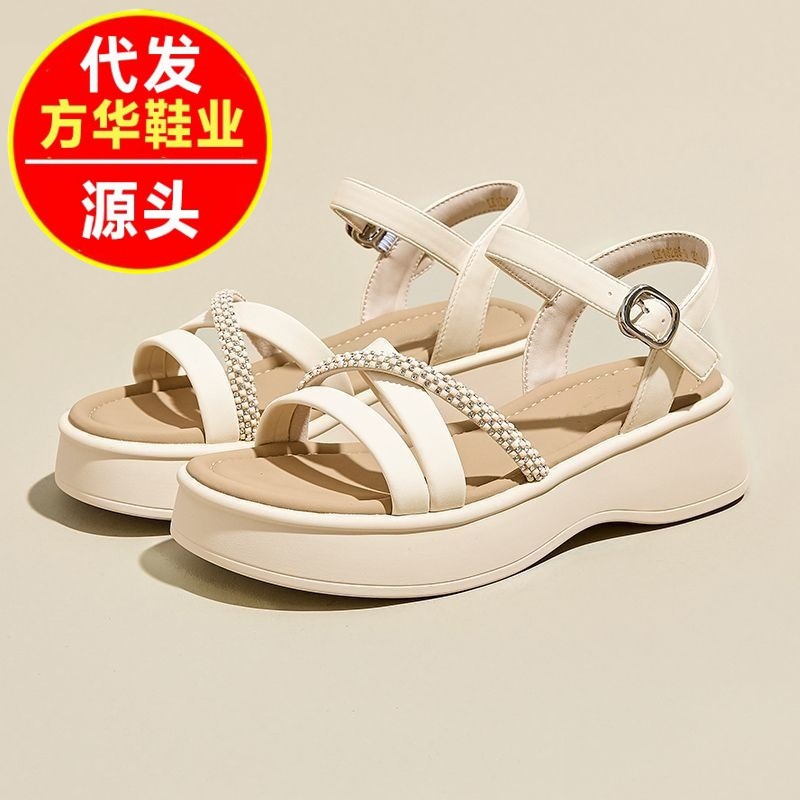 Sandalias de playa de fondo grueso de alta calidad para mujeres 2026 verano nuevo estilo de ropa exterior casual un botón sandallas zapatillas de playa para mujeres