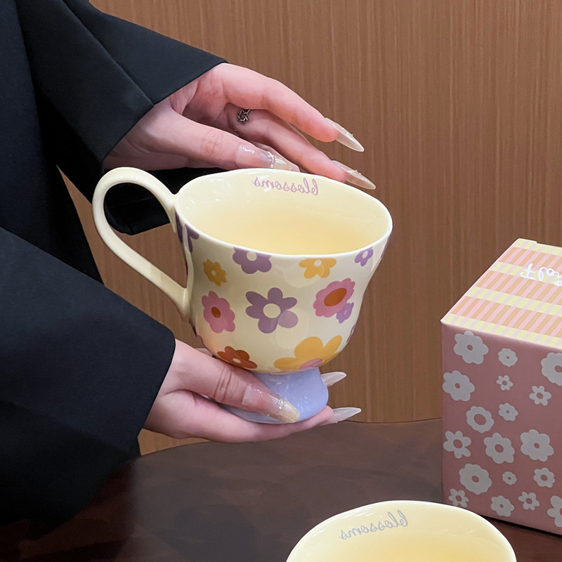 Taza de cerámica Sunflower de Shangn creativa y encantadora taza de cerámica taza de pie alto taza de marca retro taza de desayuno con cuchara