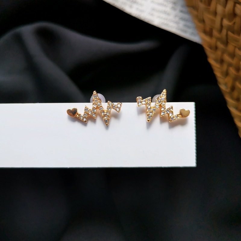 Korean Style Diamond Heartbeat Wave Shaped Stud Earrings display picture 8