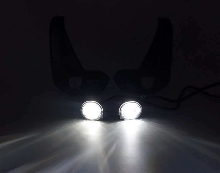 Suitable for 21 Toyota helax RECCO front fog light assembly pickup daytime running light bumper light fog light combination