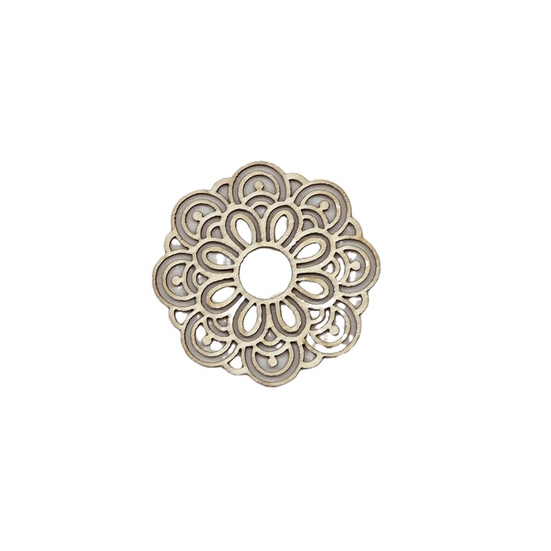 Diyアクセサリーの木製の透かし彫りのペンダントの透かし彫りの窓の花の木の切れの60mm-70mmの透かし彫りの円の現物の卸売り|undefined