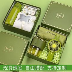 お土産のプレゼントは女性社員の誕生日プレゼント会社の年次総会でビジネス実用ギフトボックスを建設するイベントです