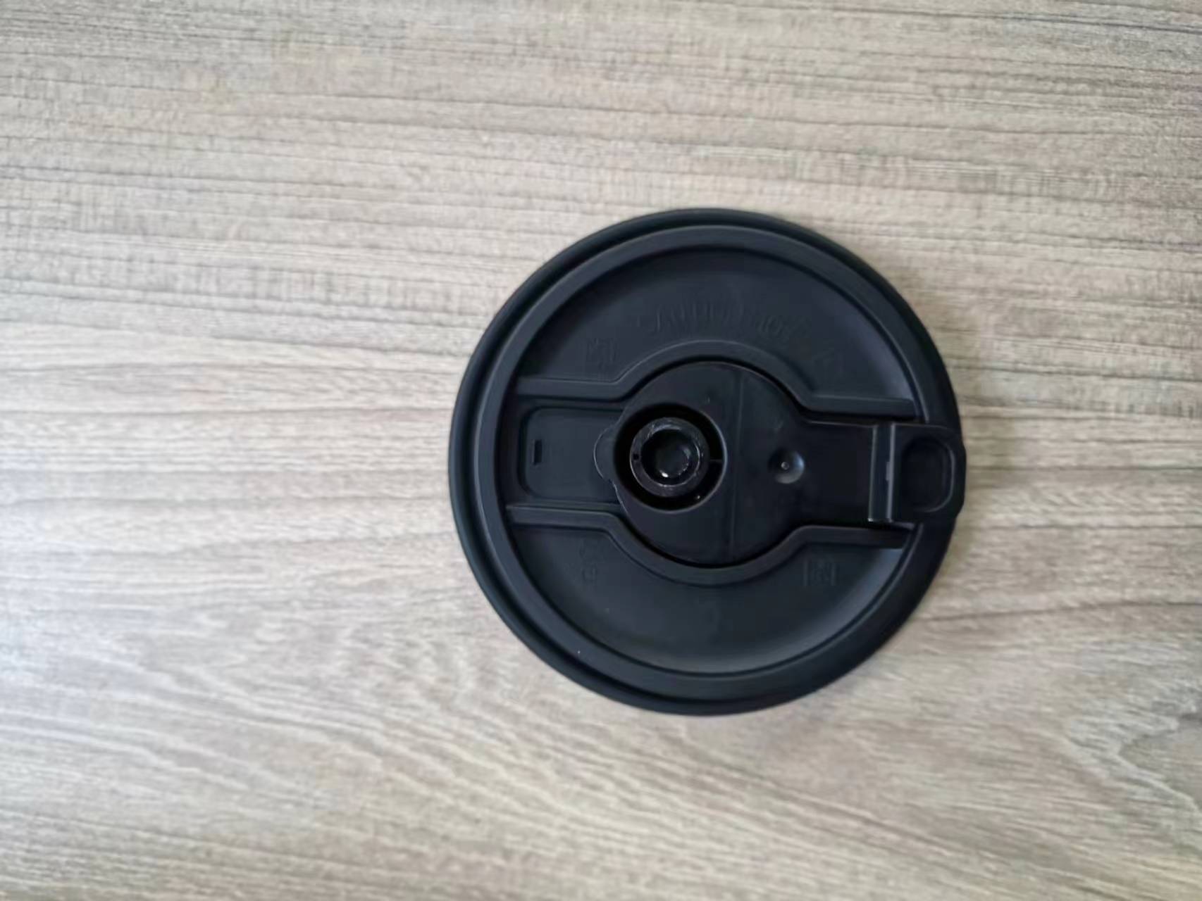 Venta directa de fábrica en stock 90 calibre cubierta dividida taza de papel de café desechable 90 calibre sentido avanzado cubierta de inyección en forma de U