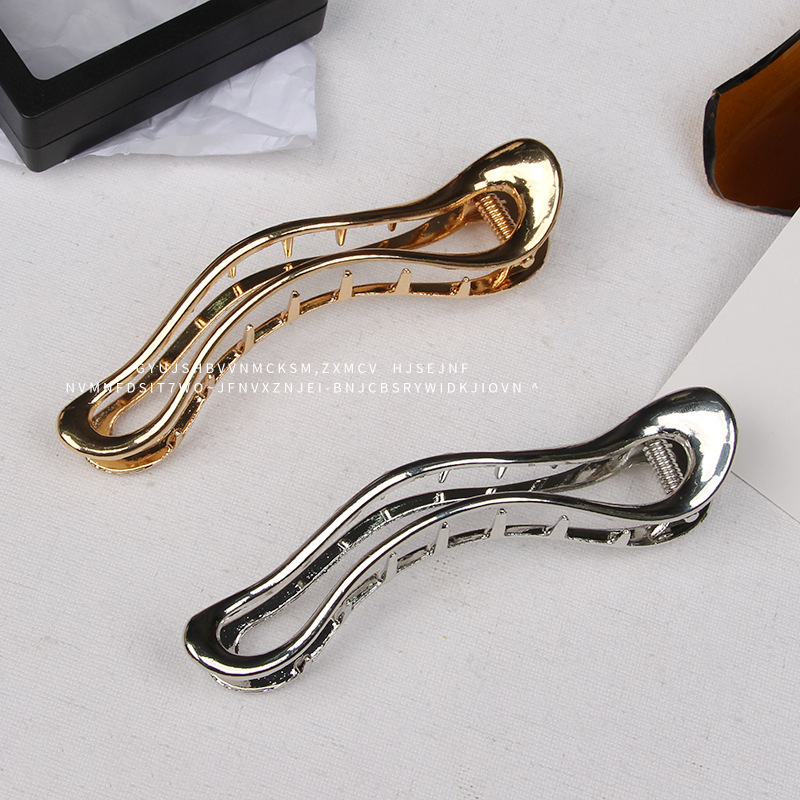 Geometric wavy hairpins