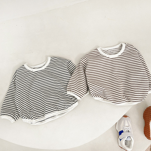 Baby clothes for spring and autumn, stylish and versatile striped round neck long sleeve T-shirt for babies, casual base layer top for outdoor wear