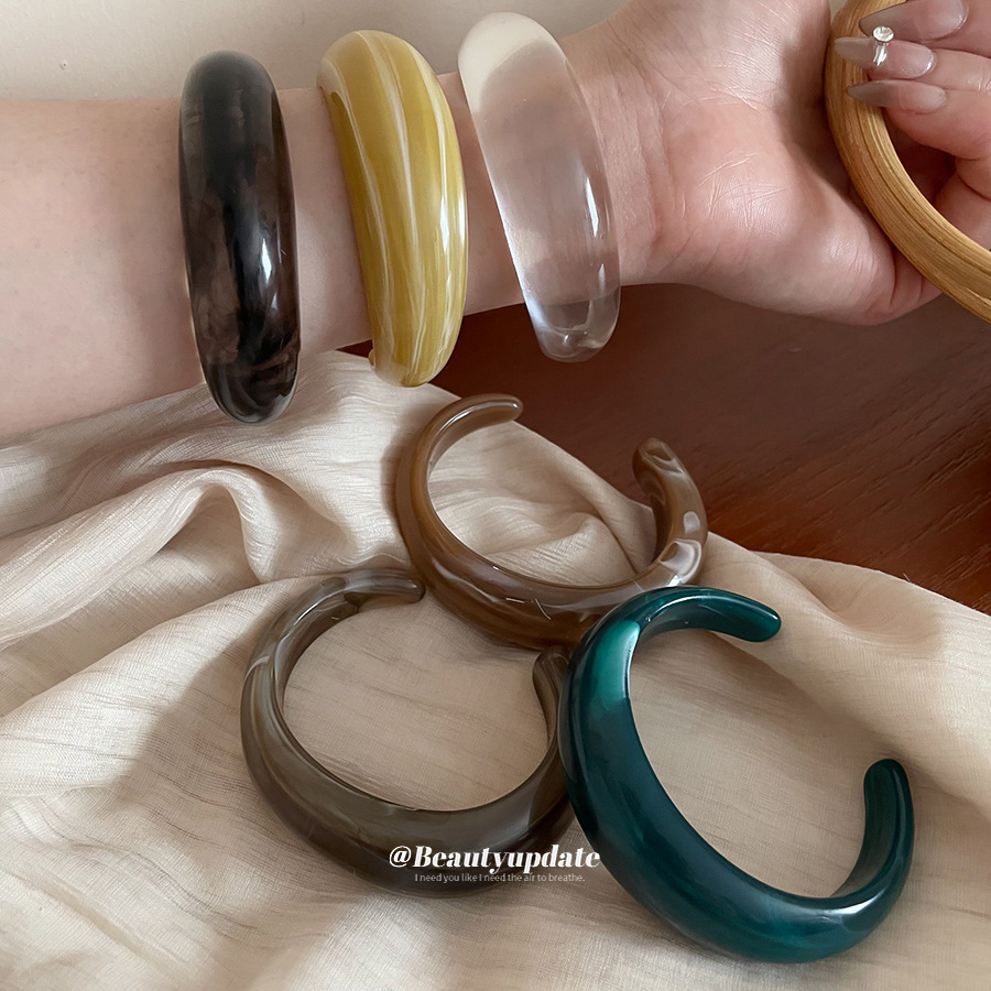 Pulsera de apertura geométrica florecientes de acrílico pulsera retro de todo fósforo de nicho, joyería de moda de alta gama de lujo ligero al por mayor