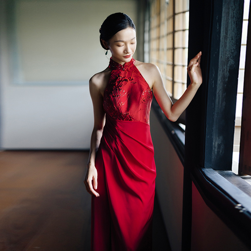New Chinese Bride Cheongsam Neck Long Dress Slimming Improved Sleeveless Shoulder Engagement Dress Red Morning Gown Evening Dress