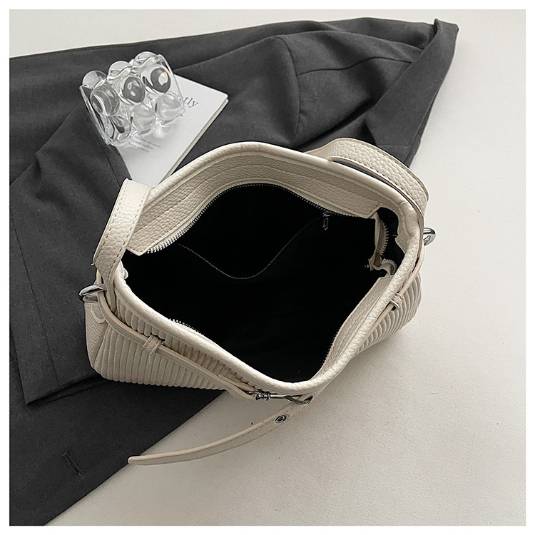 Large-capacity women's summer 2025 new fashion crossbody bag, Korean-style casual single-shoulder armpit commuting bag for work undefined