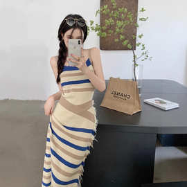 条纹吊带连衣裙女夏季设计感时尚性感无袖流苏长裙开叉收腰裙子潮