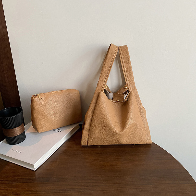 Bolso bandolera mujer elegante con textura litchi de moda_voghion.com