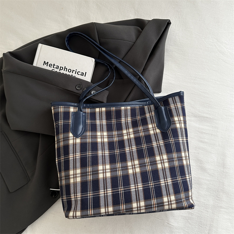 Alta sensación de gran capacidad bolso de brazo para mujeres 2024 nueva moda de invierno bolso de hombro cuadrado bolso de viaje encantador