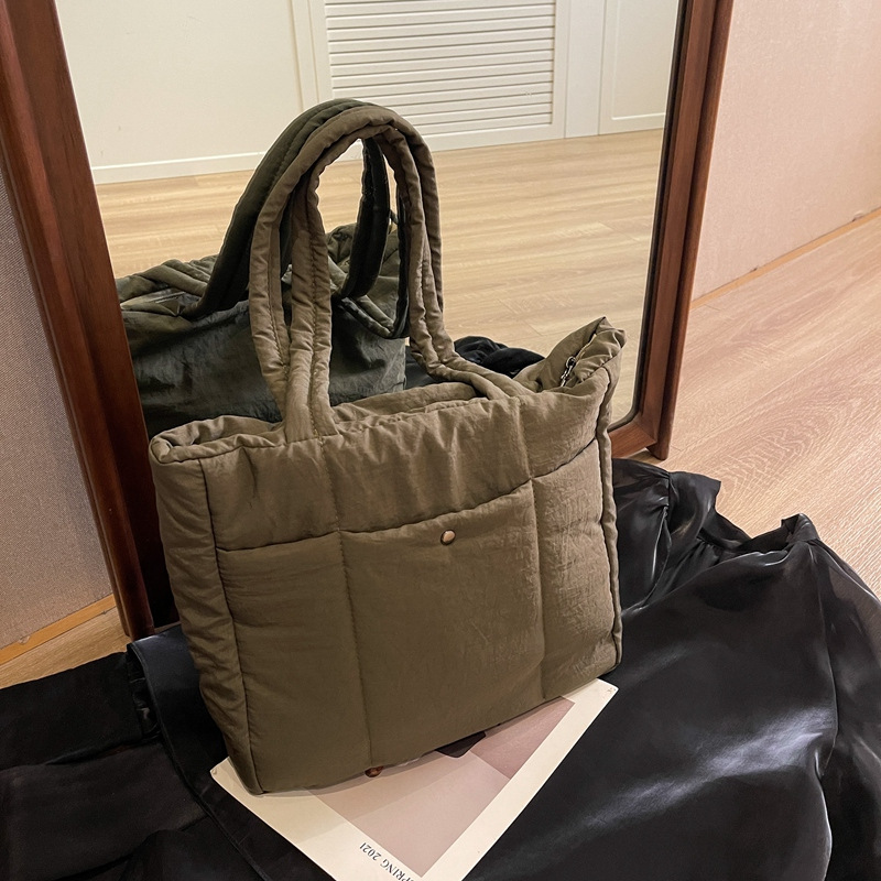 Bolso de color sólido, bolso de hombro de mujer, bolso de tendencia de gran capacidad, bolso de moda simple, bolso de plumón.