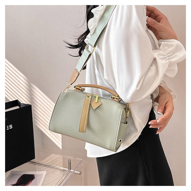 Women's Pu Leather Solid Color Elegant Pillow Shape Zipper Handbag display picture 1
