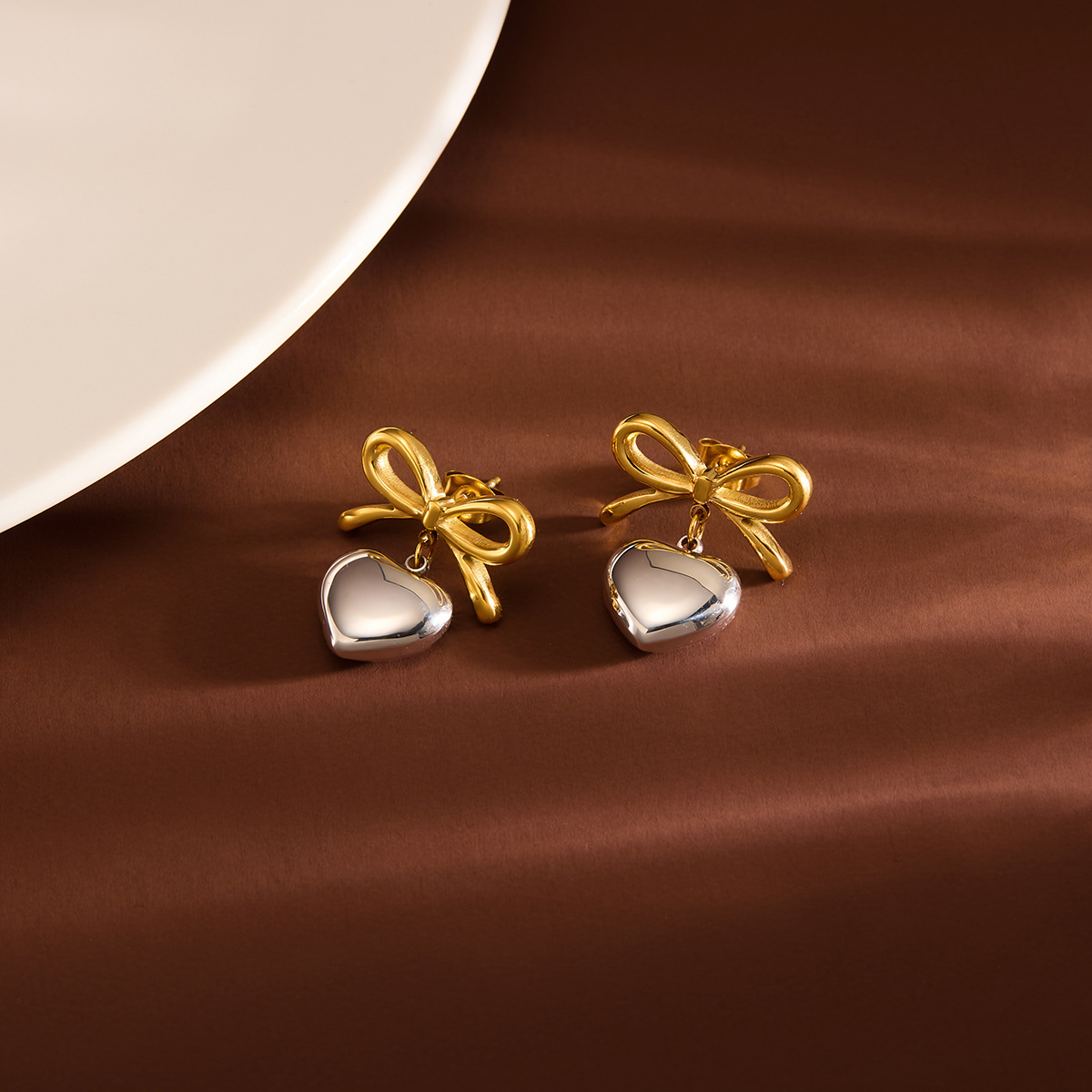 Europa y los Estados Unidos INS 18k oro acero inoxidable titanio acero francés nudo de cinta arco en forma de corazón pendientes de amor pendientes