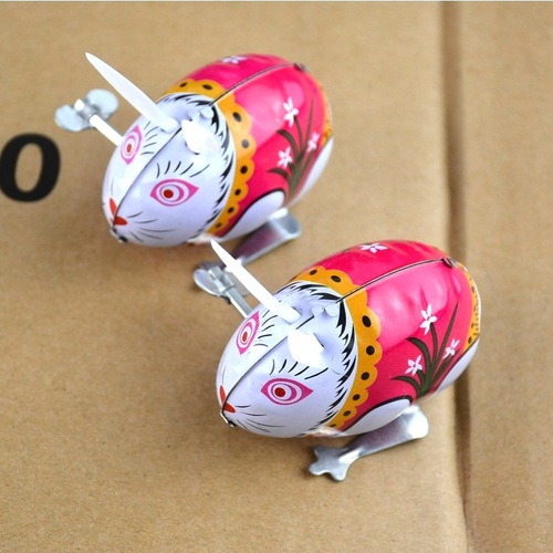 Post-8090 nostalgic wind-up spring jumping baby baby children's educational tin frog rabbit stall toy batch
