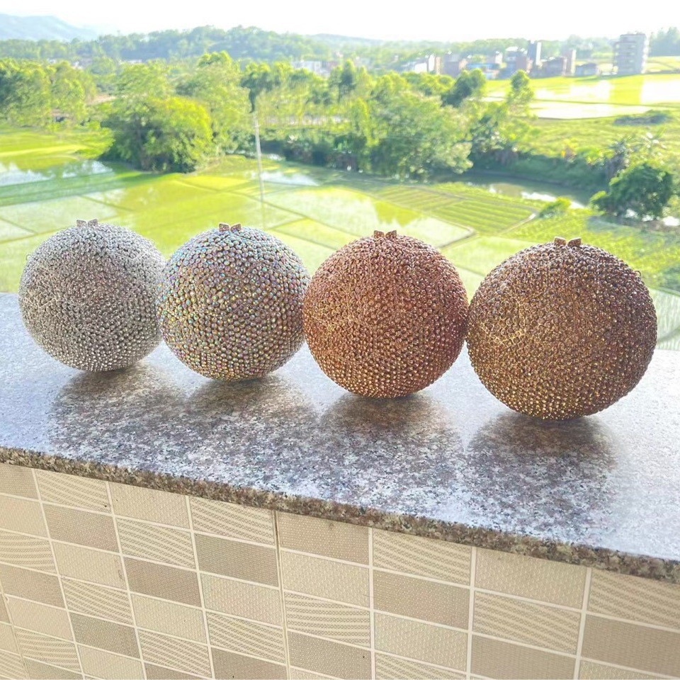 Inclinado transfronterizo nuevo bolso de diamante de fútbol para banquete de metal vacío caja dura esférica bolso de banquete de joyas bolso de mano de mujer