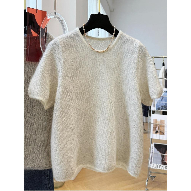 Korean-style, atmospheric outfits look amazing; this sequined short-sleeved knit top is loose and casual, perfect for women, and a new early autumn 2026 style