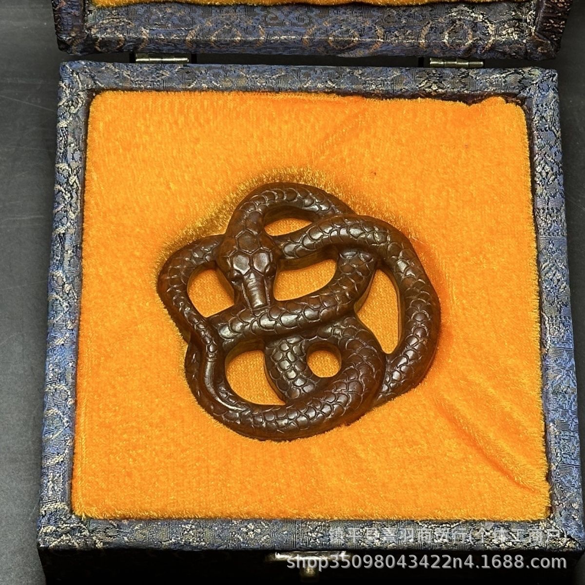 옥 카드가 없는 궁전 모양의 선물 상자