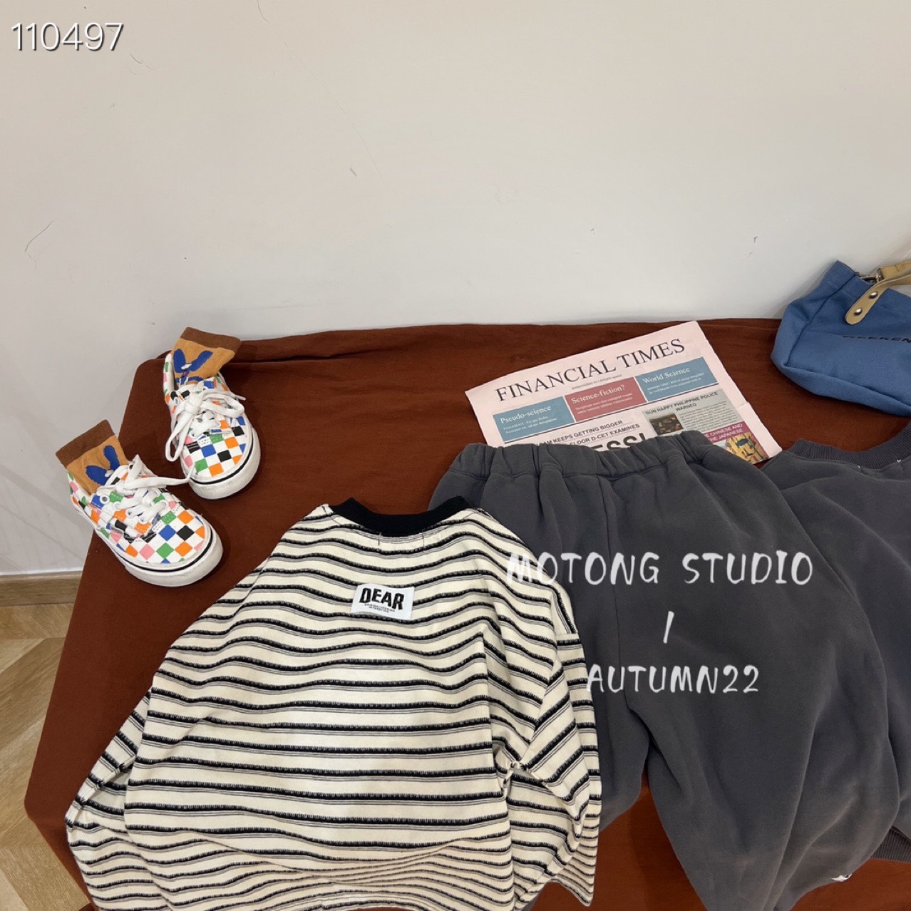 The 2022 autumn and winter new children's casual sportswear set for kids, a two-piece Korean-style pullover hoodie and sweatpants for both boys and girls pic 7