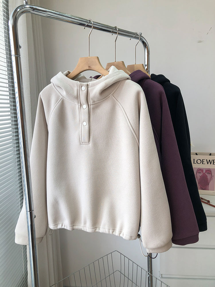 レトロな半高襟の帽子とベルベットの女性! 24冬には、保温カバーのカジュアルフードの上着を厚くする