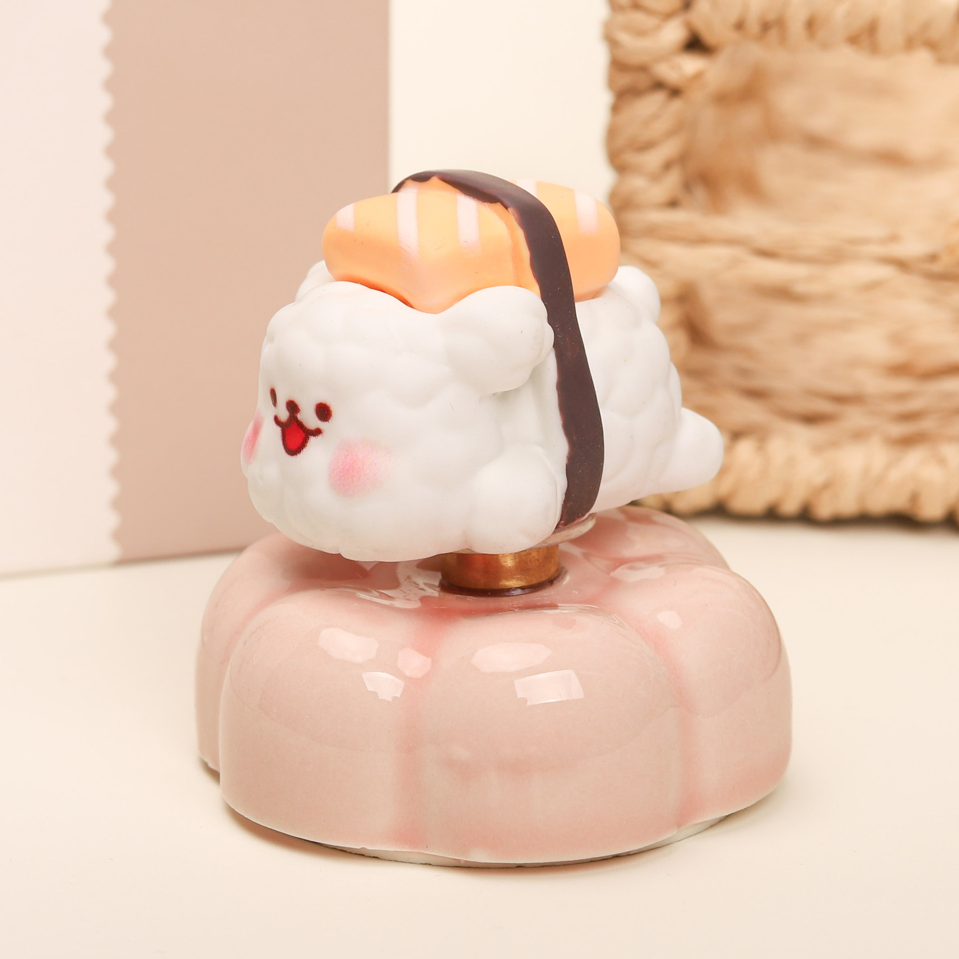 Trendy online sensation: Line dog spinner, rotatable car and desktop ornament, suitable for gifting, selling at stalls, and as a wholesale gift