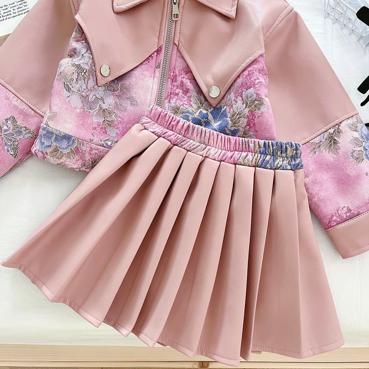 2025 New Girls Leather Suit Autumn Children's Clothing Printed Little Girls Jacket Short Skirt Small Fragrance Style Two-Piece Set