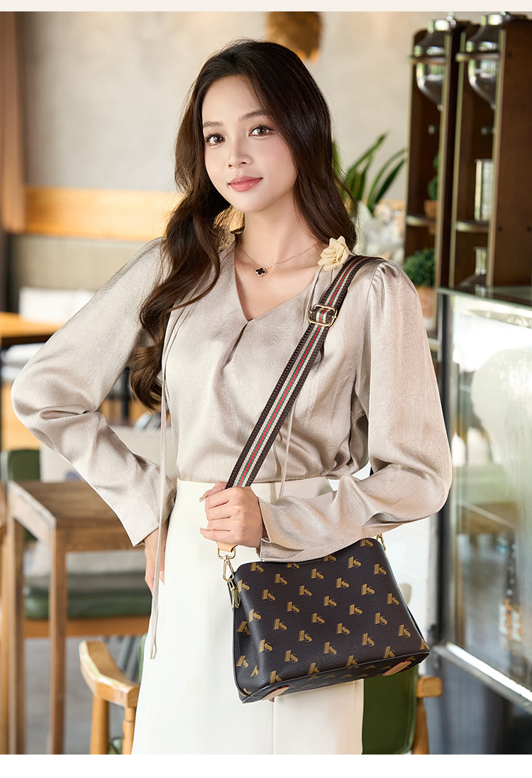 Túi đeo chéo nữ in họa tiết retro phong cách sang trọng — nâu chi tiết 8
