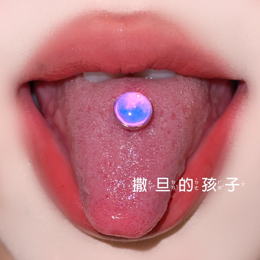 16G labret stud size and finish detail