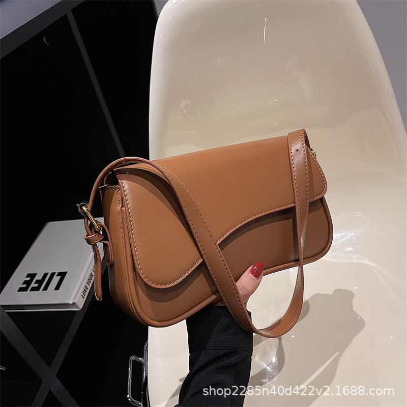 Bolso de hombro con hebilla magnética de nuevo estilo de alta calidad para viajar al trabajo, bolso de mujer simple de moda, bolso de axila, portátil diagonal