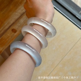 �������Ȼˮĭ���������A�l���ɫ���NʯӢ�����C�ӵ��{ɫ��ʯ��