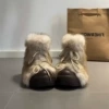 Молочно-белый