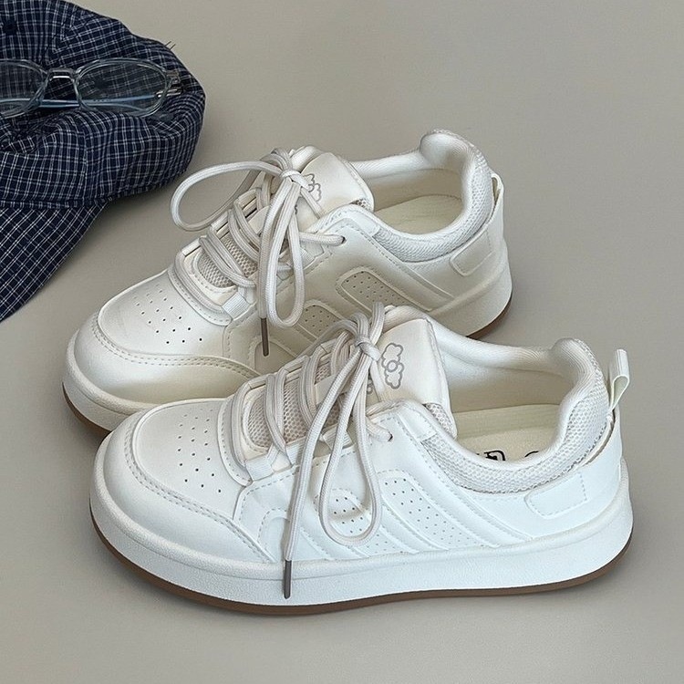 Zapatos de pan de estilo de Hong Kong nicho de diseño zapatos de skate para mujeres primavera y otoño de 2026 nuevos zapatos deportivos casuales universales zapatos blancos pequeños
