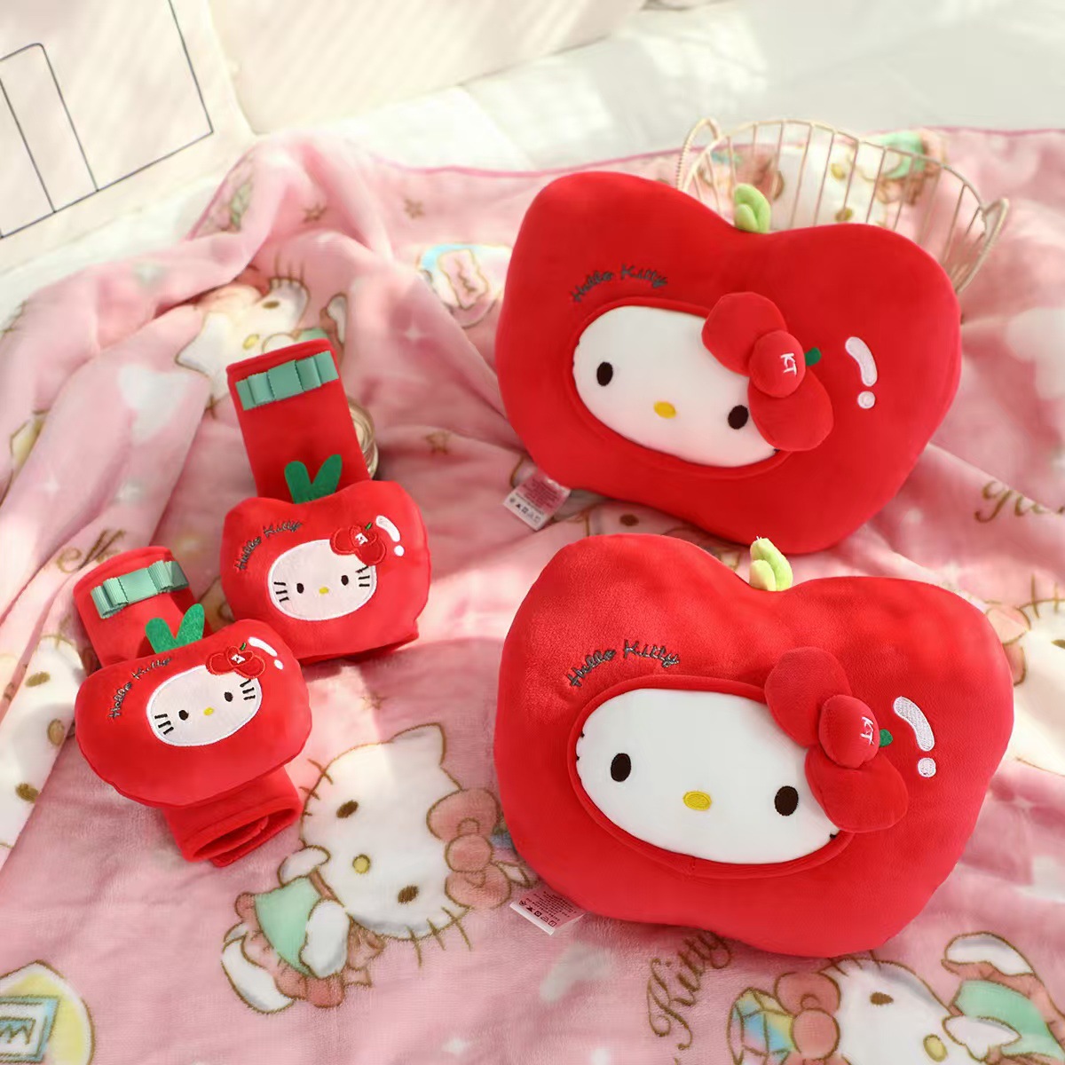 Подушка для шеи Hello Kitty 28x25 см