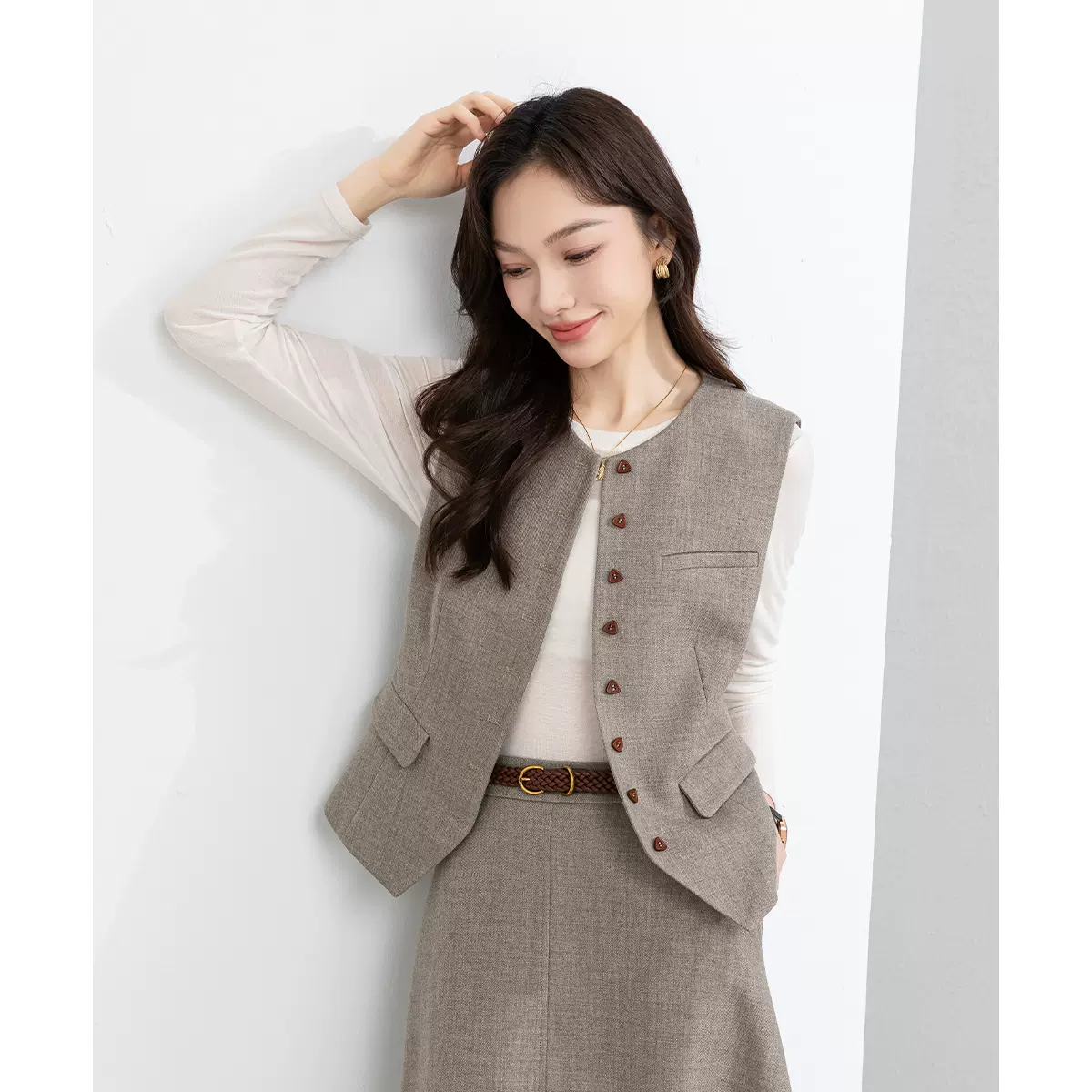 鑫阁静奢老钱减龄套装春季2026新款西装马甲两件套收腰显瘦中长裙