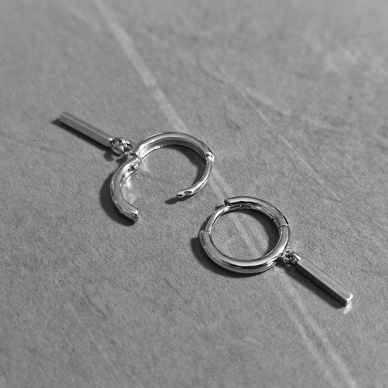 Orecchini a cerchio in argento uomo donna design minimalista_voghion.com