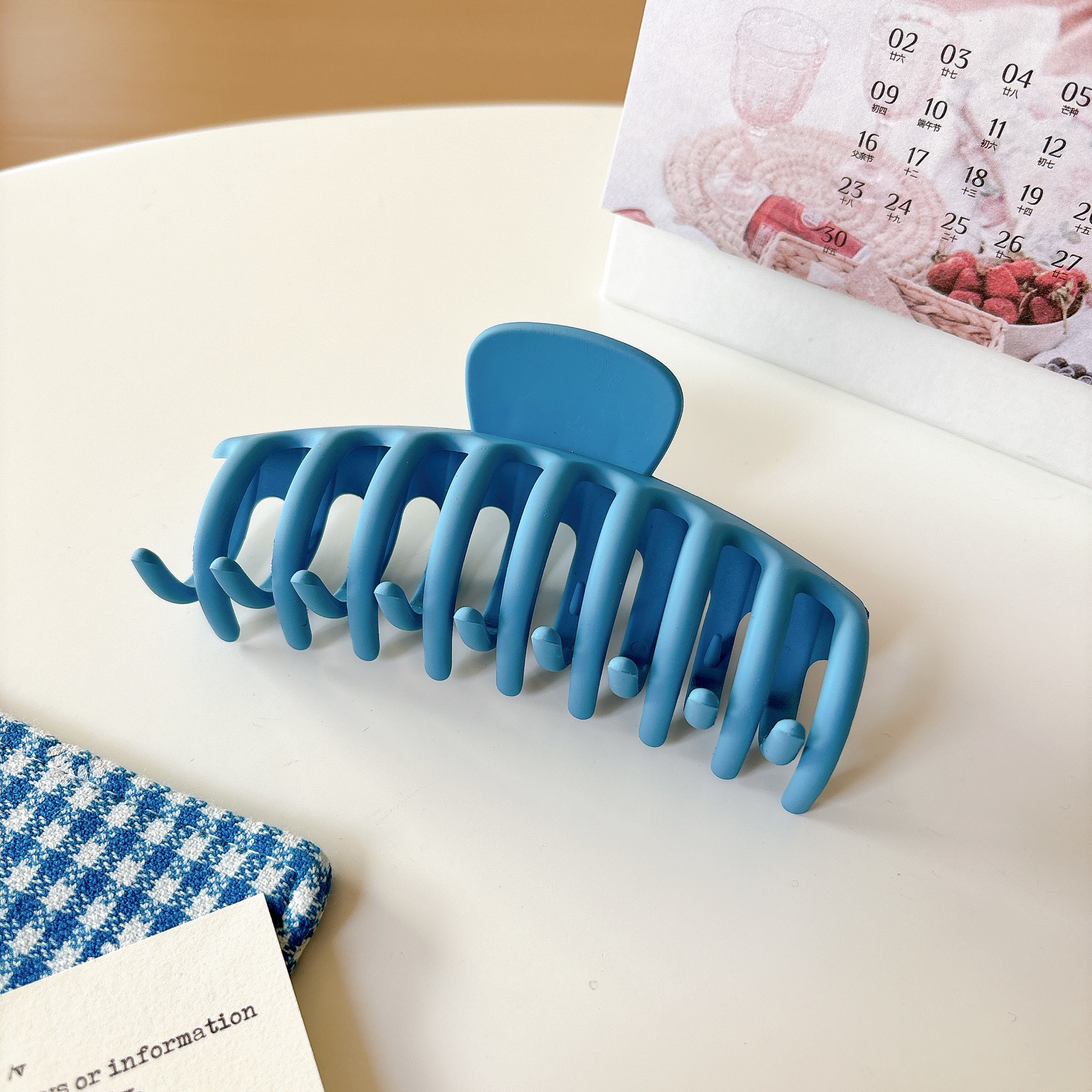 Japonés y coreano accesorios para el cabello hembra Klein azul clip temperamento simple giro horquilla corazón pequeña horquilla placa geométrica horquilla