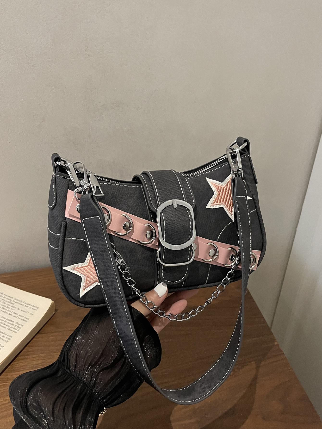 Nuevo diseño de nicho de moda en otoño e invierno 2026 cinturón rosa, palo de método estrella, bolso de hombro, bolso de mujer caliente, cadena de axilas, bolso de mujer