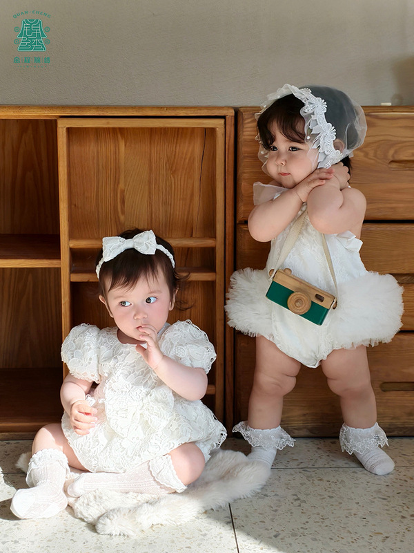 夏型の赤ちゃんのお尻の服は満1歳の薄いタイプのワンピースの服です。|undefined