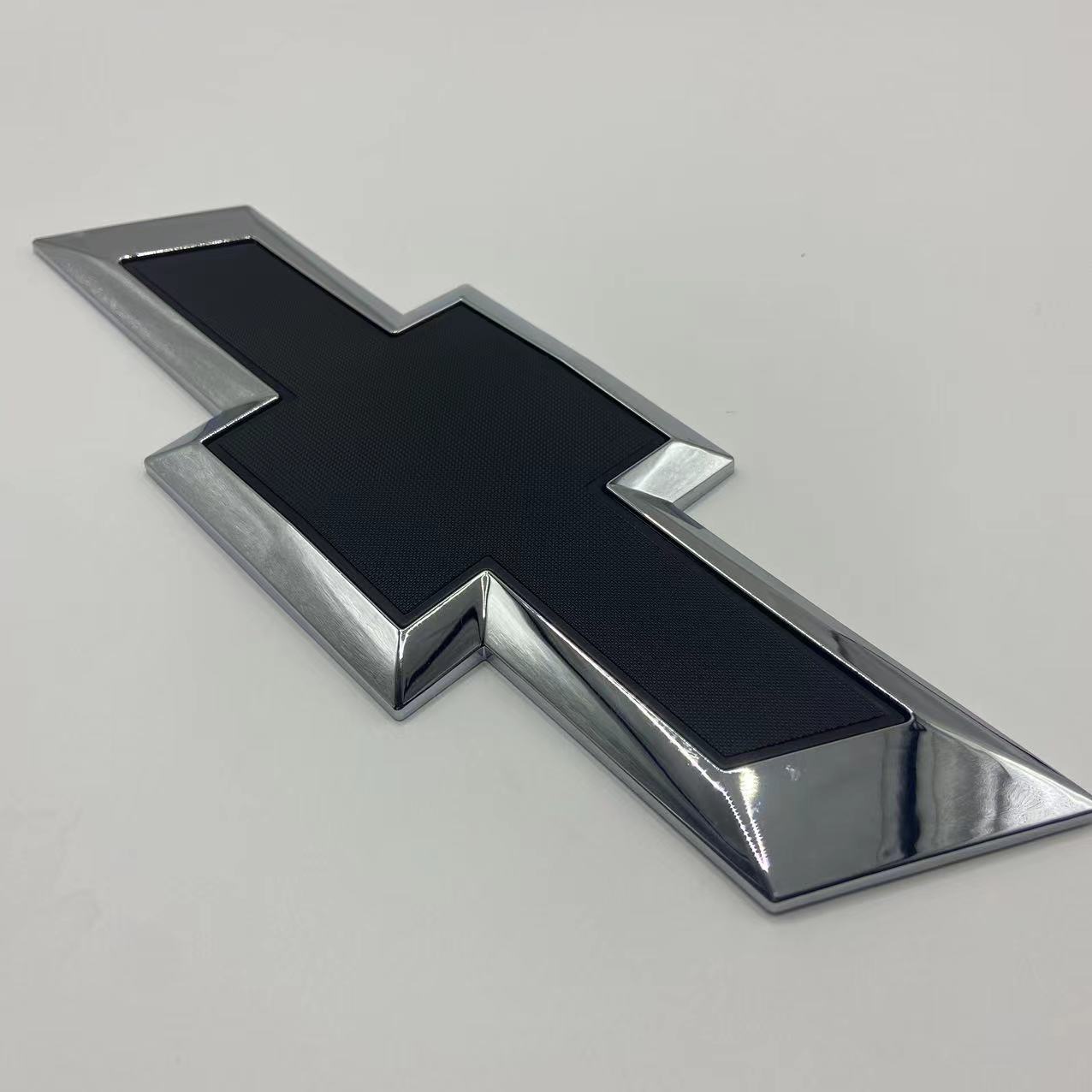 Suitable for Chevrolet pickup truck SILVERADO front and rear car logo Solod modified middle net logo rear trunk labeling