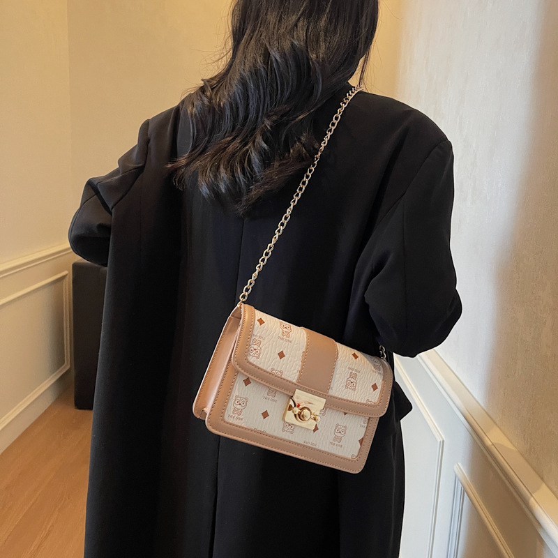 Este año, bolsos populares de color chocante para mujeres 2026 nueva moda, bolsos de cinturón de cadena versátil, bolsos exquisitos, bolsos cuadrados superfuegos