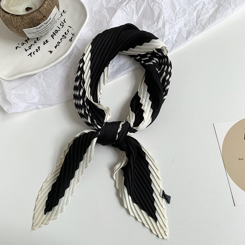 Bufanda de seda, bufanda cuadrada, sentido avanzado, camisa decorativa arrugada de moda coreana de primavera y verano, bufanda pequeña, bufanda en forma de diamante, diadema