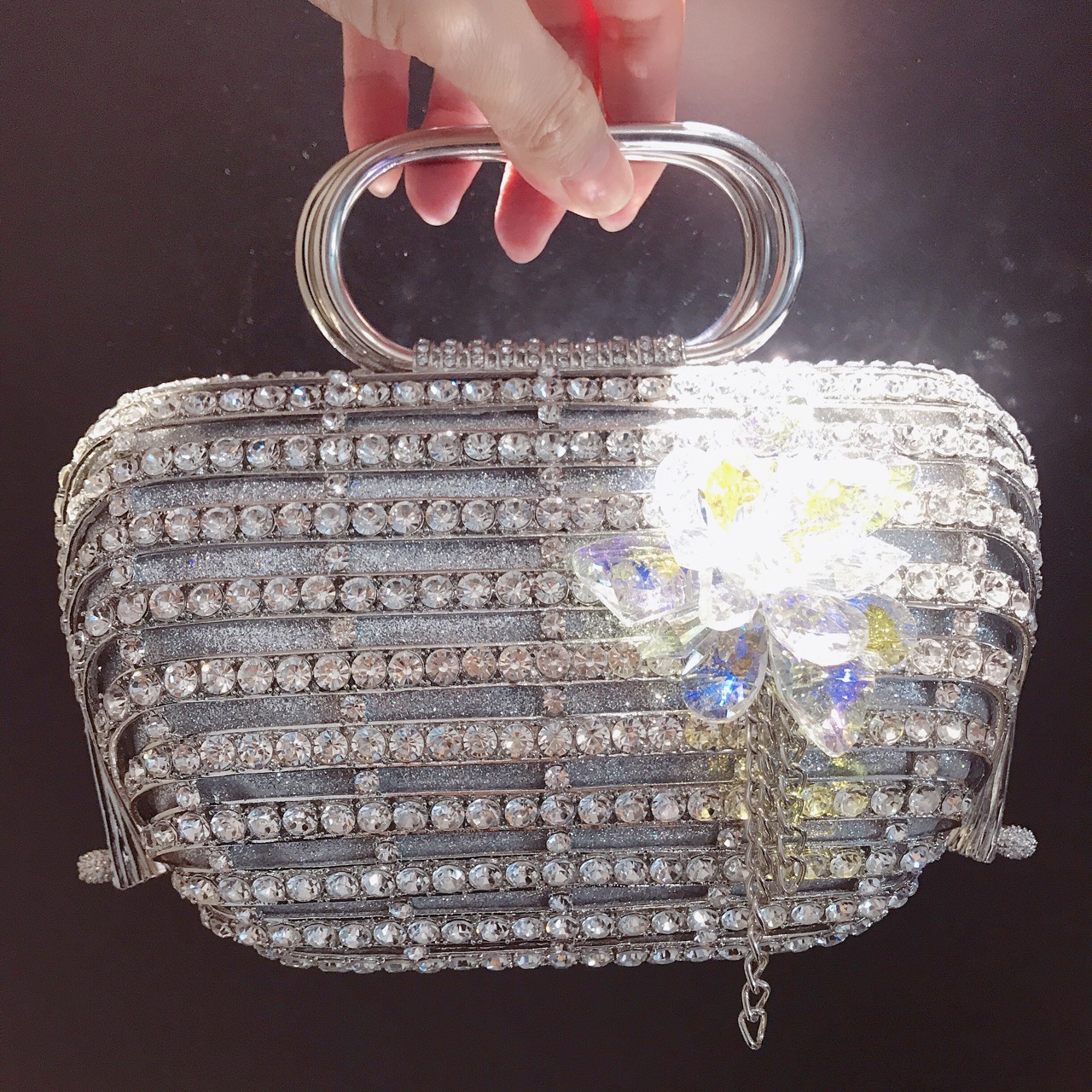 Túi clutch nữ đính đá dạ hội kim loại rỗng họa tiết lồng chim — Cá tính đặt làm, Màu xanh lục, Màu đỏ, Nền vàng kim cương trắng chi tiết 8