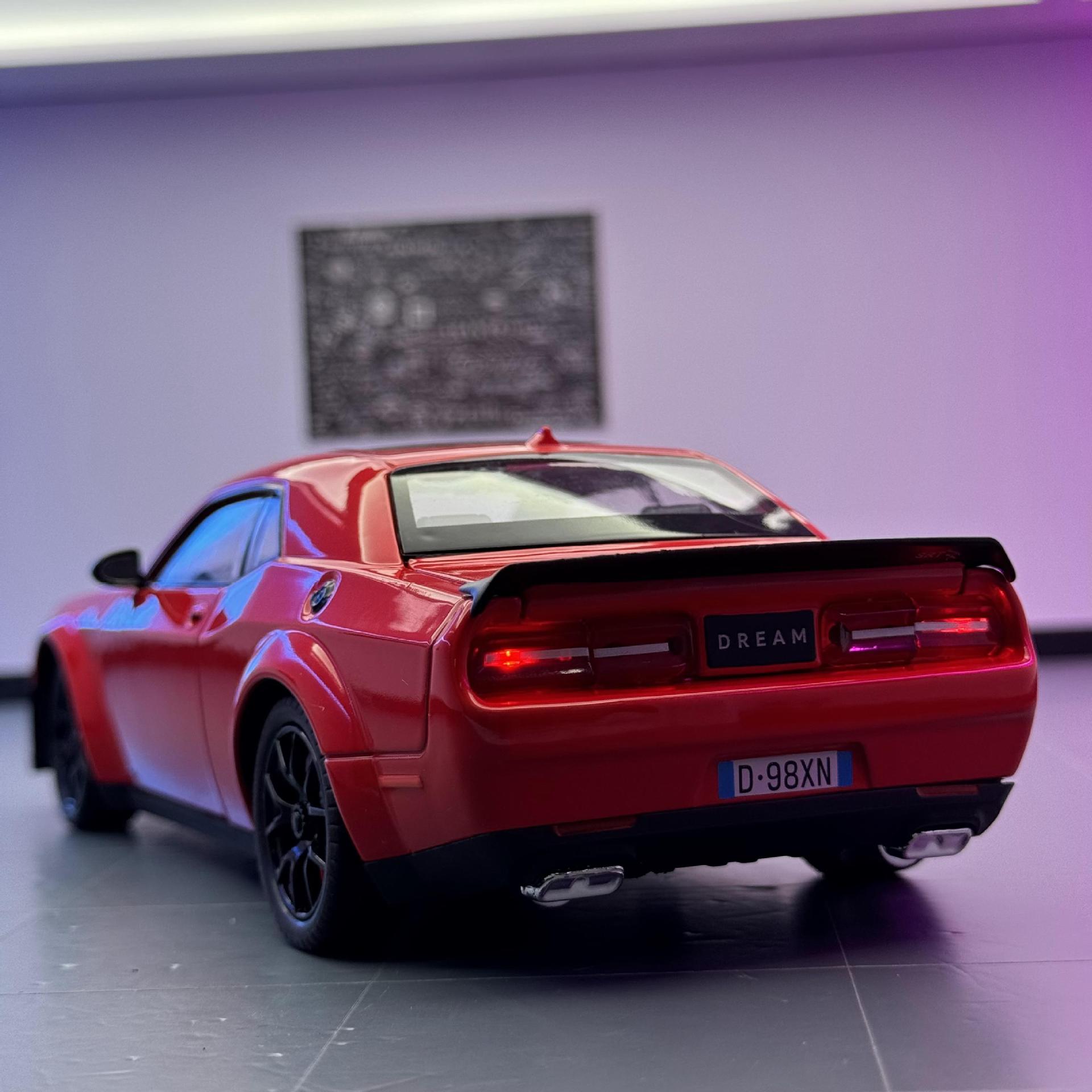 Coche a modelo de coche de aleación 1:24 Dodge Hellcat coche deportivo con retorno de luz y sonido coche de juguete modelo de sonido al por mayor