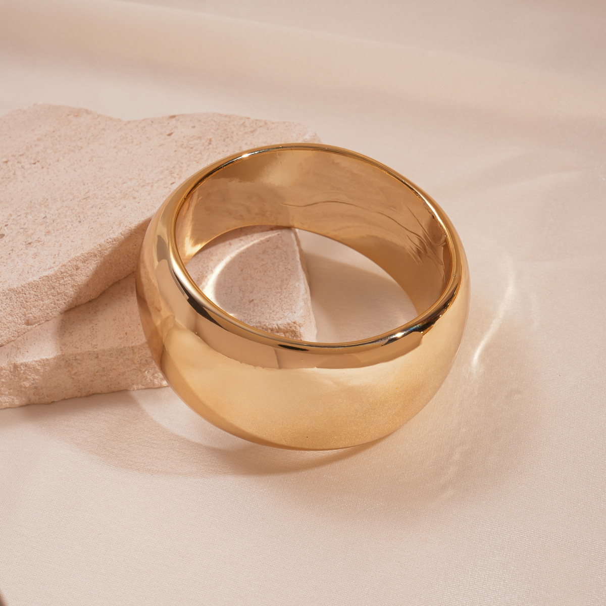Europa y los Estados Unidos transfronterizos acrílico geométrico redondo cuadrado brazalete de corte simple personalidad exagerada nicho de alta sensación joyería image 11
