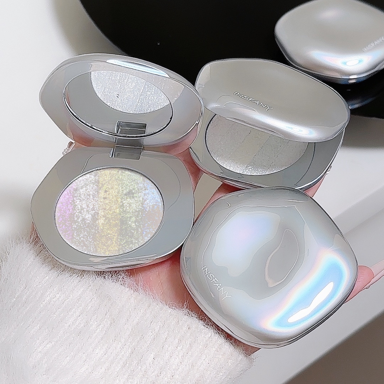 INSFANY Shell Highlight Sparkling Clear Face Brightening and Modifying Natural Three-dimensional Eye color-changing glitter Powder Eyeshadow undefined