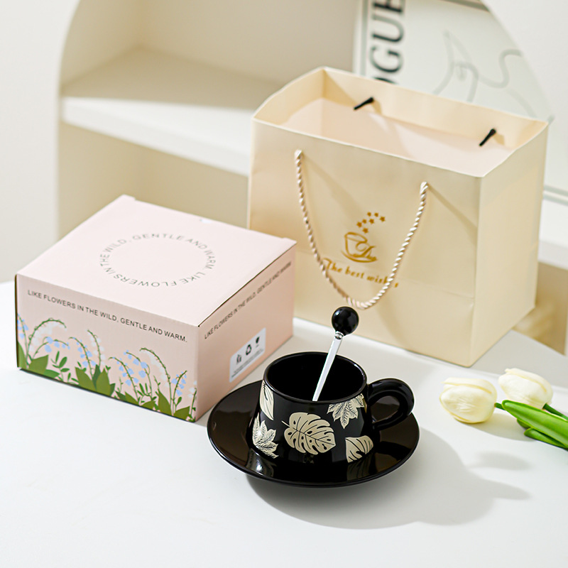 Trabajadores de oficina creativos Té de la tarde Taza de café Juego de platillos Taza de cerámica Sentido de alta gama Taza de regalo para recién casados