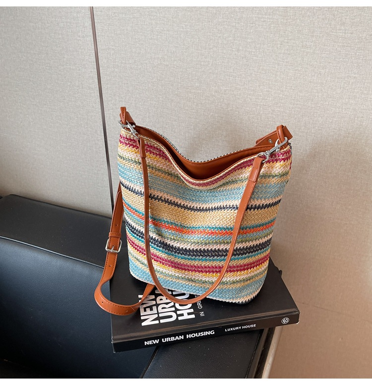Bohemian hand-woven straw bag for women, large capacity 2025 new summer single-shoulder crossbody beach bag undefined