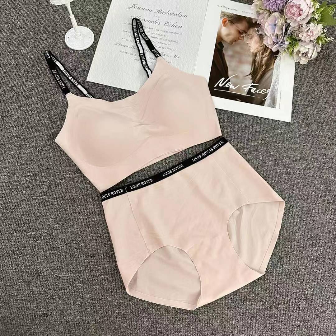 Nueva ropa interior sin marcas para mujeres Pequeño pecho anti-caída delgada sin anillo de acero cómodo bra set